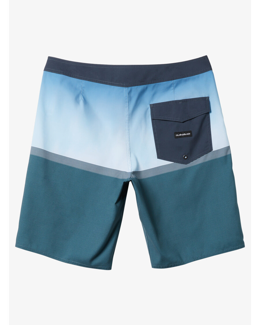 Quiksilver Boys 8-16 Daily Division 17" Boardshorts - Egejsko Modra