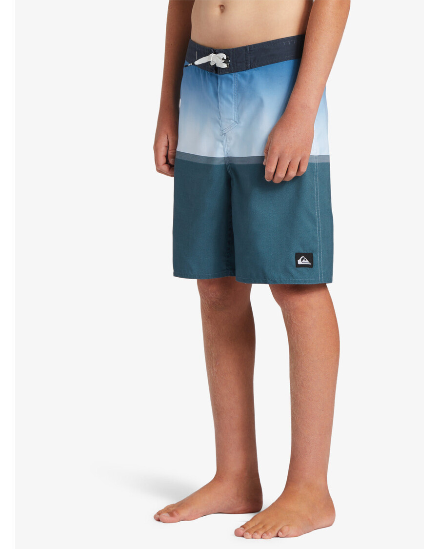 Quiksilver Boys 8-16 Daily Division 17" Boardshorts - Egejsko Modra