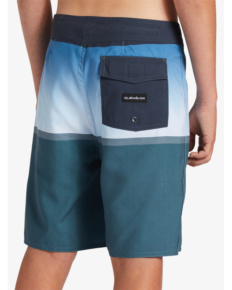 Quiksilver Boys 8-16 Daily Division 17" Boardshorts - Egejsko Modra
