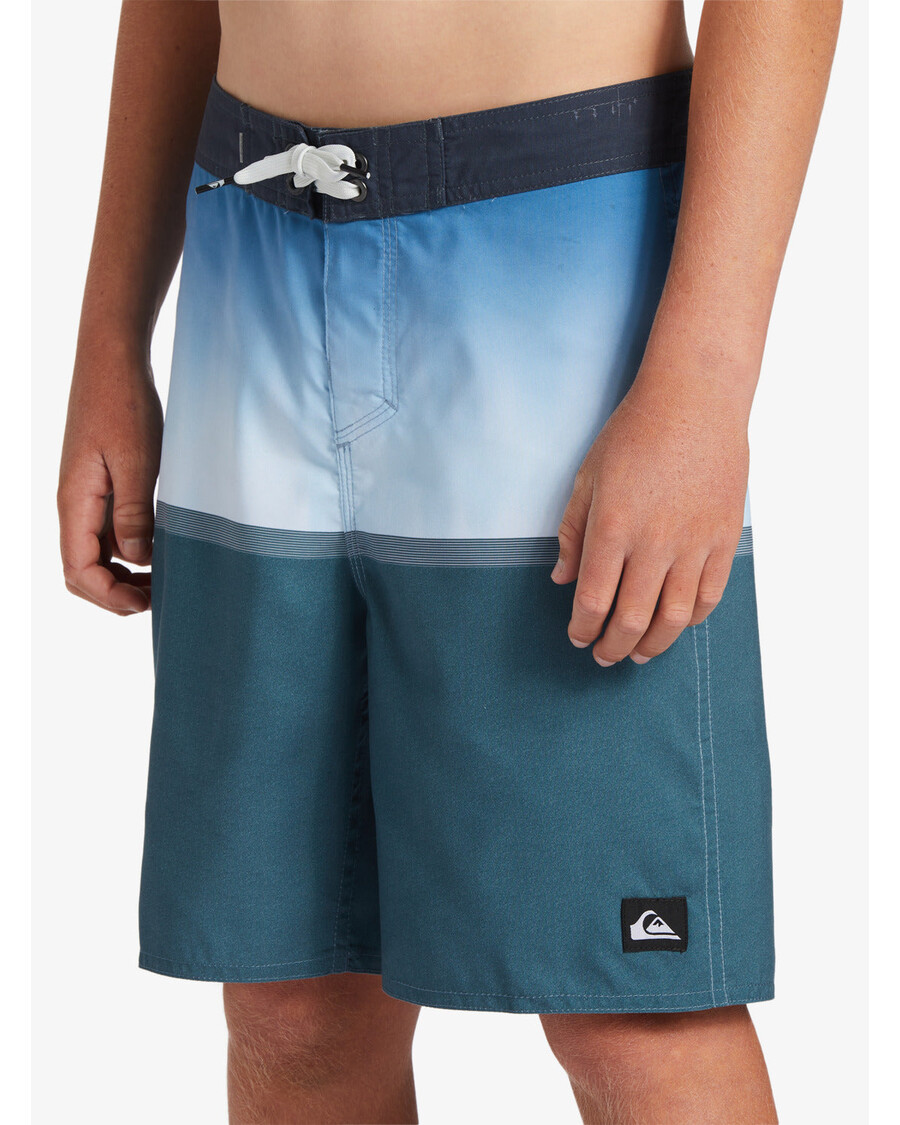 Quiksilver Boys 8-16 Daily Division 17" Boardshorts - Egejsko Modra