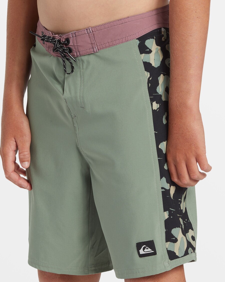 Quik Sølv Gutter 8-16 Surfsilk Arch 17" Boardshorts - Sjøspray