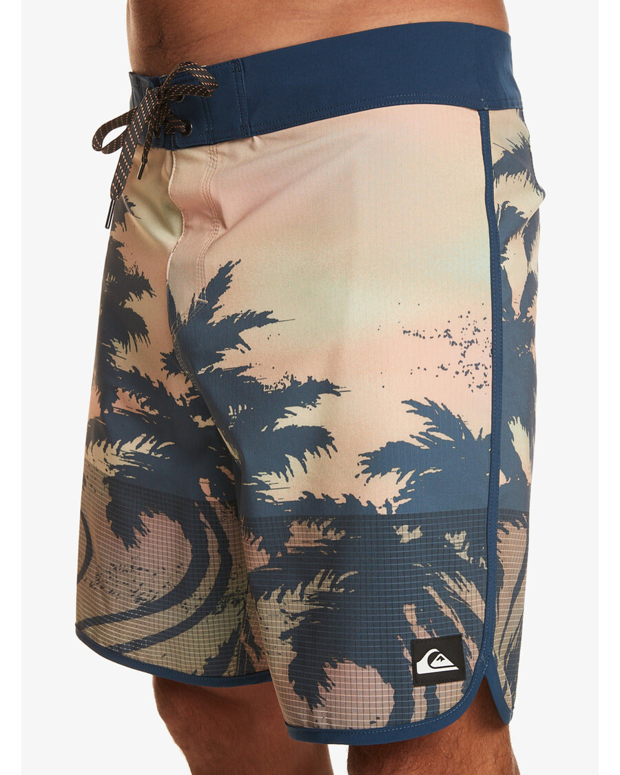 クイックシルバー ハイライン スカラップ 19 インチ ボードショーツ - パステル ターコイズ