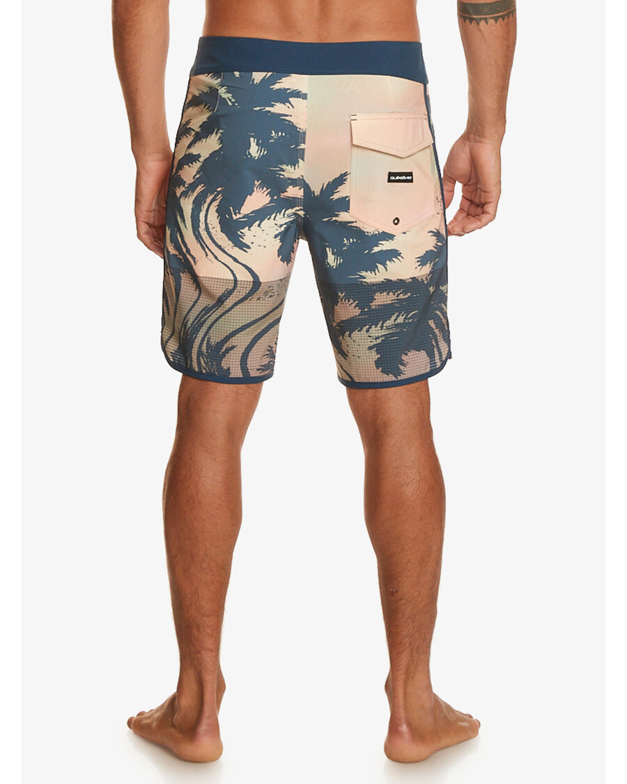 クイックシルバー ハイライン スカラップ 19 インチ ボードショーツ - パステル ターコイズ