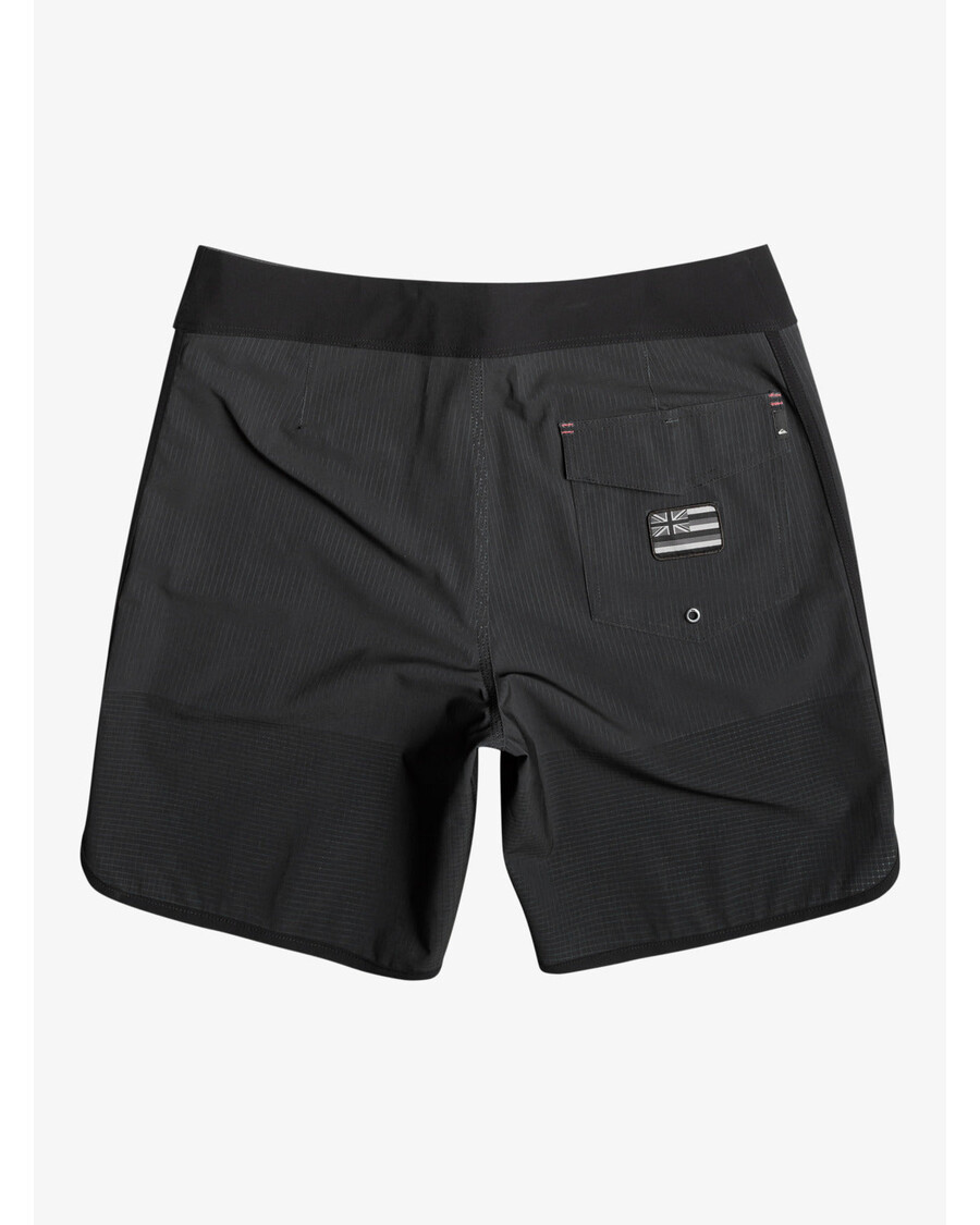 クイックシルバー ハイライン スカラップ 19 インチ ボードショーツ - ブラック