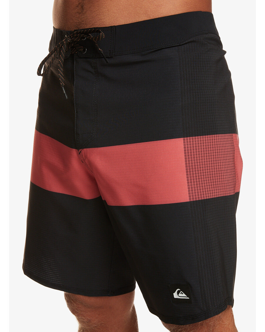 شورت Quiksilver Highline Arch مقاس 19 بوصة - أسود