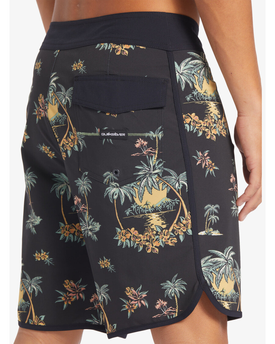 Quik Silver Surfsilk Scallop 19" Boardshorts - Black Palm Spritz