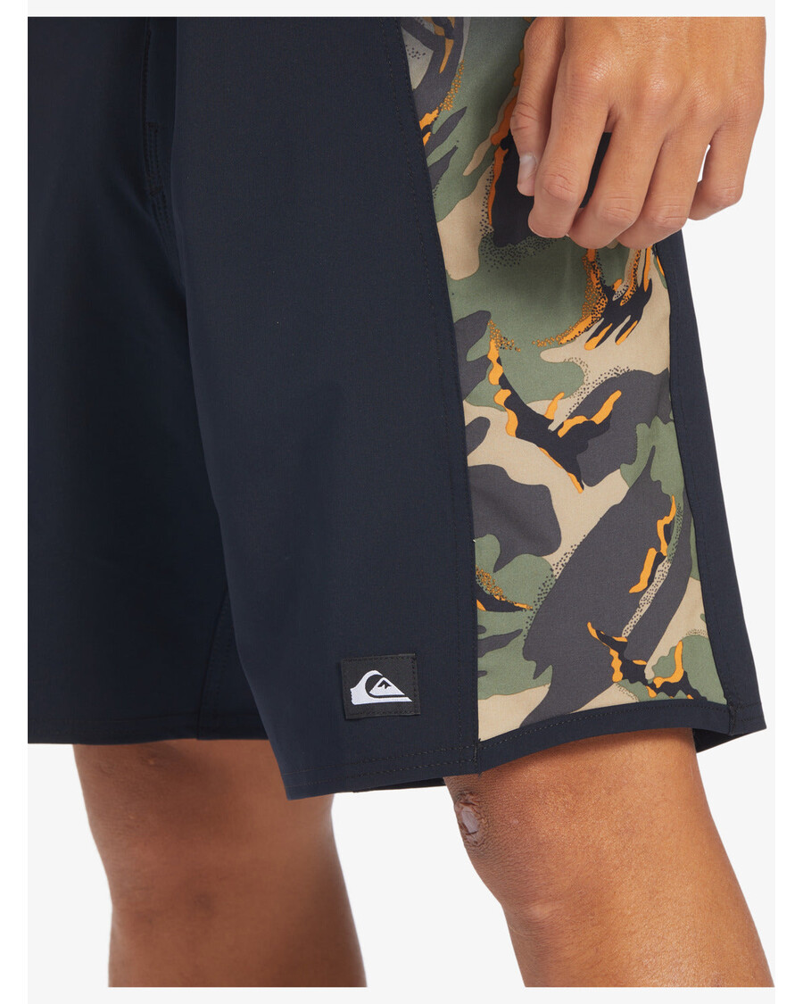 Quik Silver Surfsilk Arch 18" Boardshorts - Four Leaf Clover