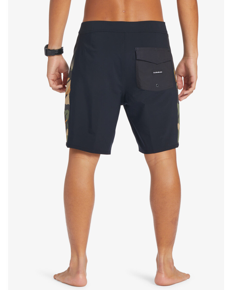 Quik Silver Surfsilk Arch 18" Boardshorts - Four Leaf Clover