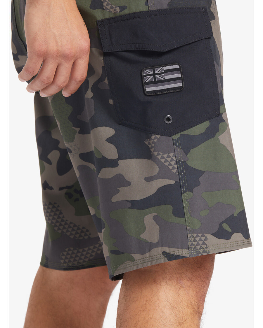 Quik Silver Surfsilk Hawaii Camo 21 21" Boardshorts - Thyme