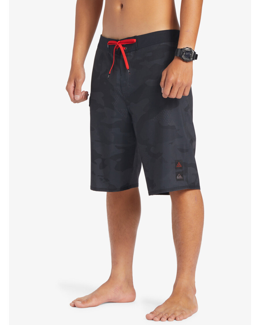 Quiksilver Surfsilk Hawaii Camo 21 21" šortky - čierne