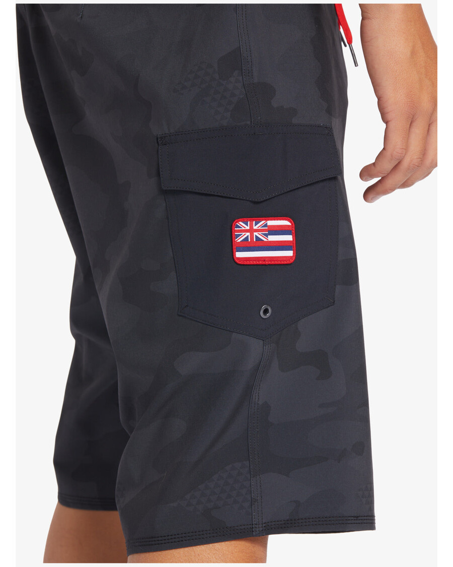 Quiksilver Surfsilk Hawaii Camo 21 21" šortky - čierne