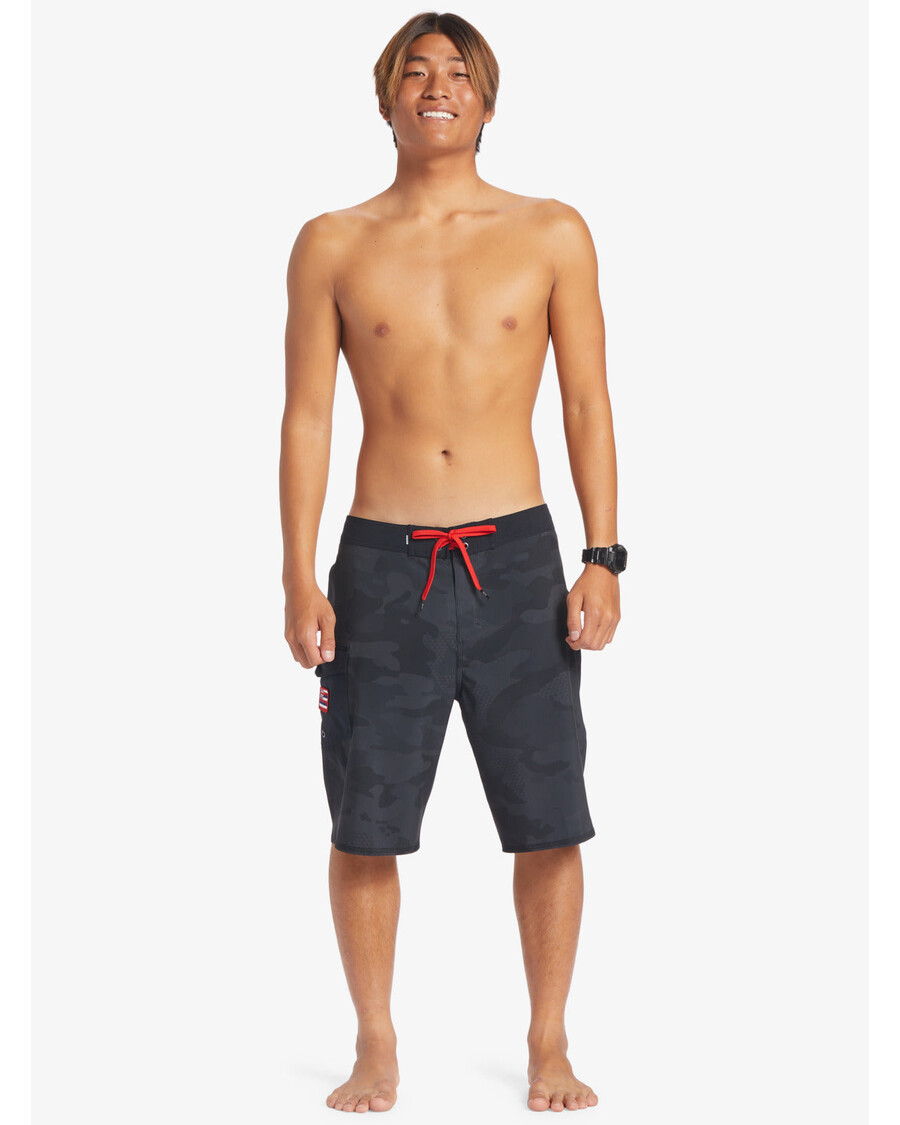 Quiksilver Surfsilk Hawaii Camo 21 21" šortky - čierne