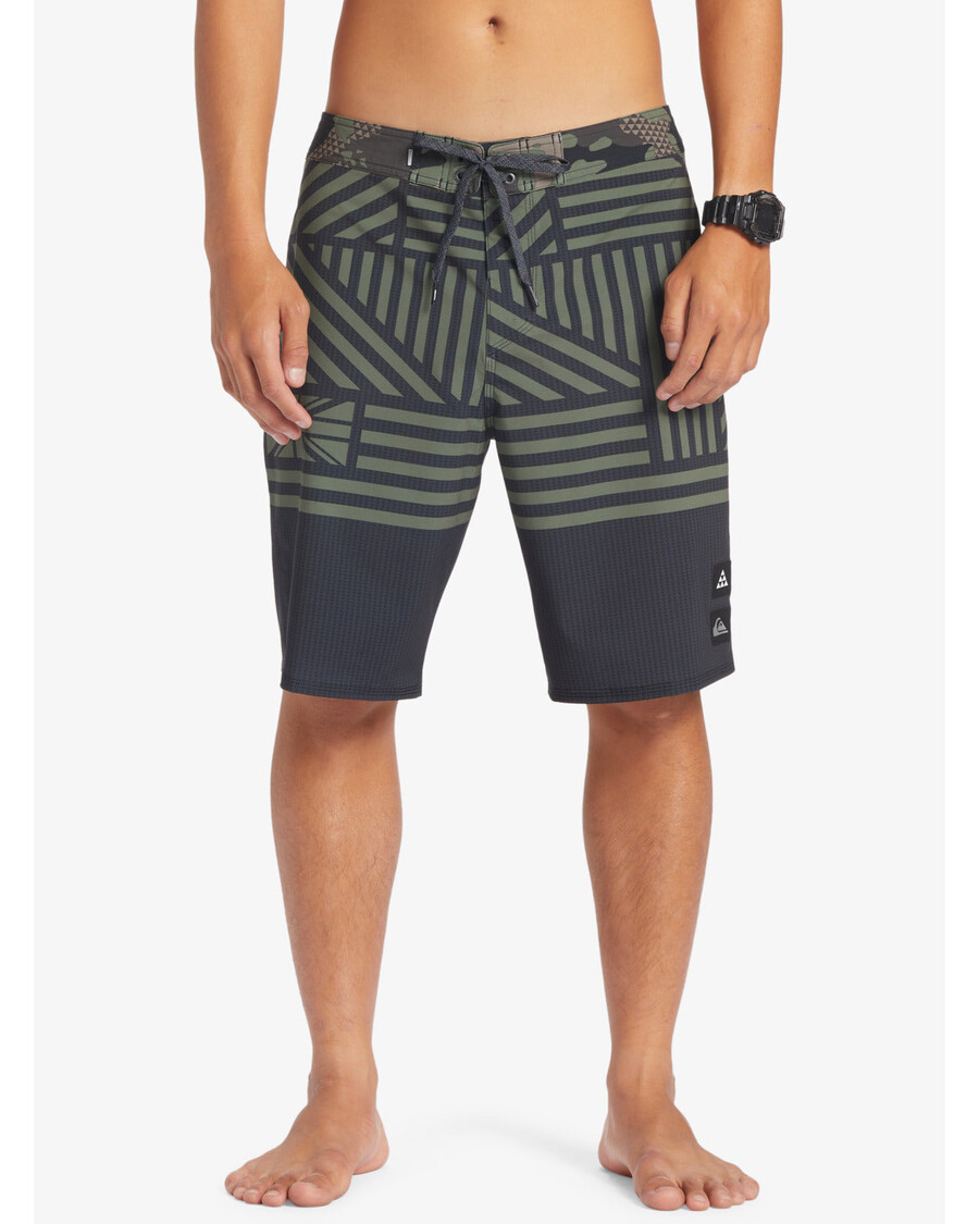 Quiksilver Surfsilk Hawaii Flag 20 Colių šortai - Juodi