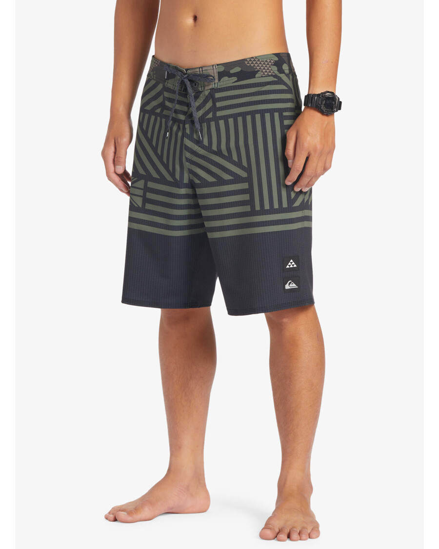 Quiksilver Surfsilk Hawaii Flag 20 Colių šortai - Juodi
