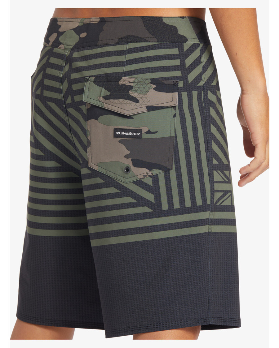 Quiksilver Surfsilk Hawaii Flag 20 Colių šortai - Juodi