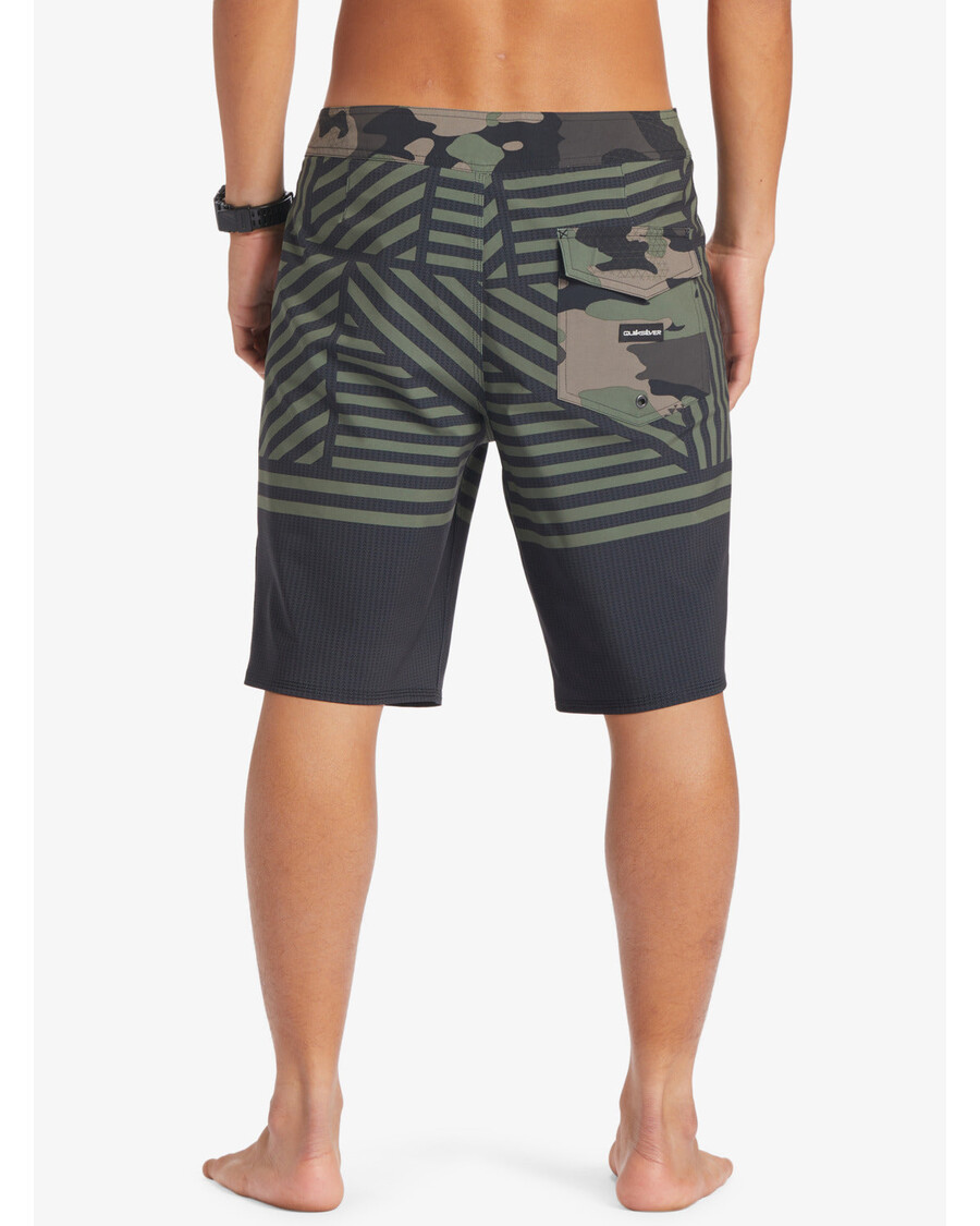 Quiksilver Surfsilk Hawaii Flag 20 Colių šortai - Juodi