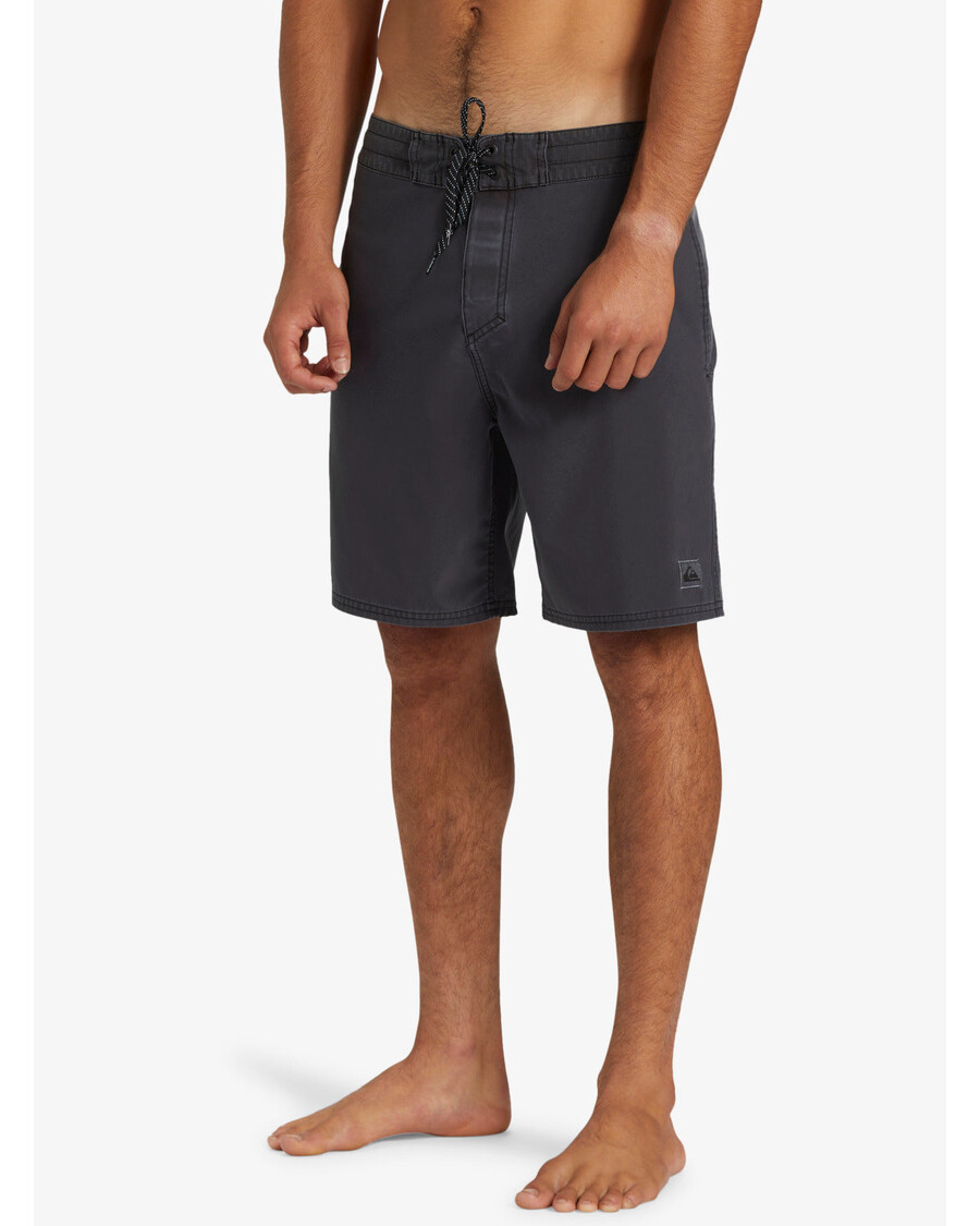 Quiksilver Surfsilk Street Trunk 18" Boardshortsit - Mustat