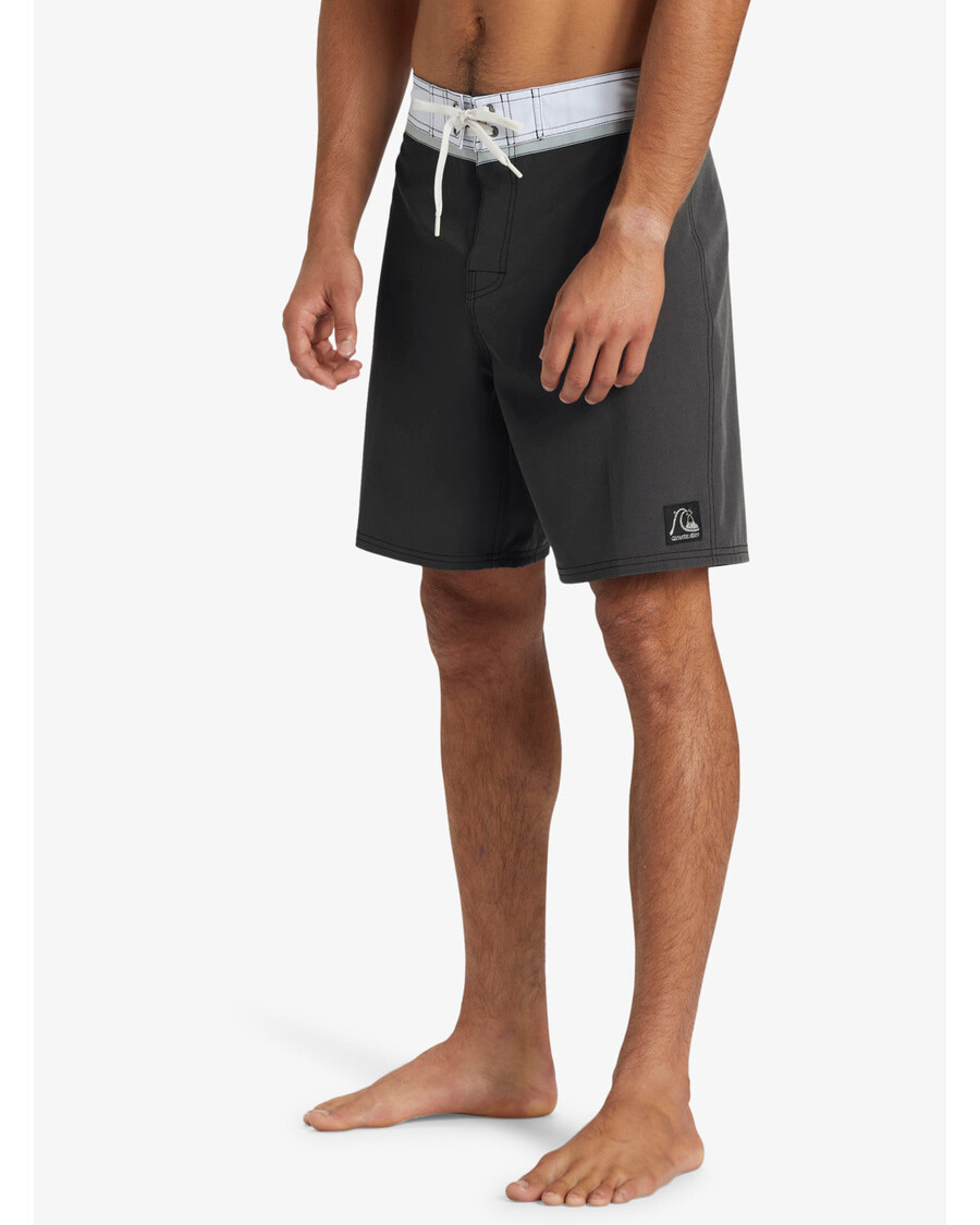 куиксилвер оригиналне праве ногавице чврсте 18" шорц за даску - асфалт