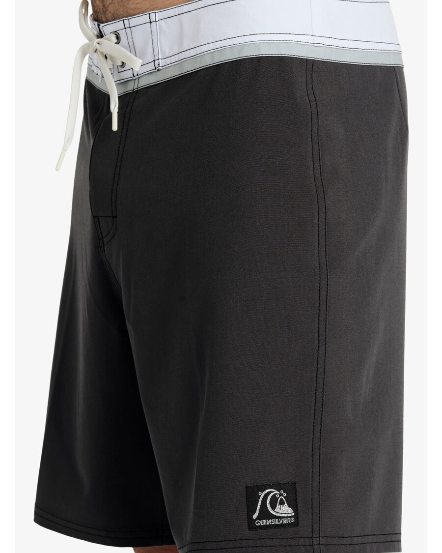 куиксилвер оригиналне праве ногавице чврсте 18" шорц за даску - асфалт