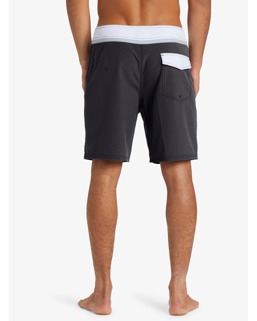 куиксилвер оригиналне праве ногавице чврсте 18" шорц за даску - асфалт