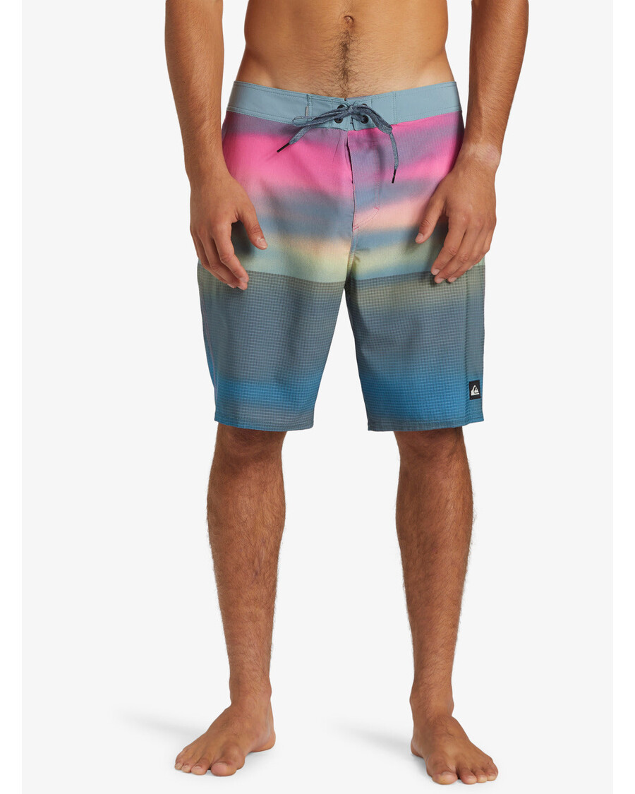 クイックシルバー ハイライン ストレートレッグ 19 インチ ボードショーツ - プリズム ピンク