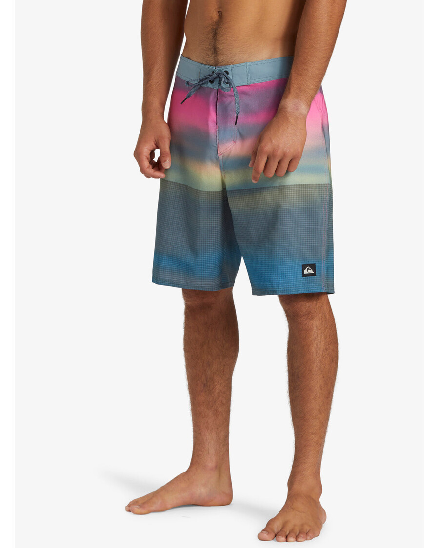 クイックシルバー ハイライン ストレートレッグ 19 インチ ボードショーツ - プリズム ピンク