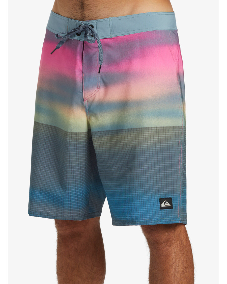 クイックシルバー ハイライン ストレートレッグ 19 インチ ボードショーツ - プリズム ピンク