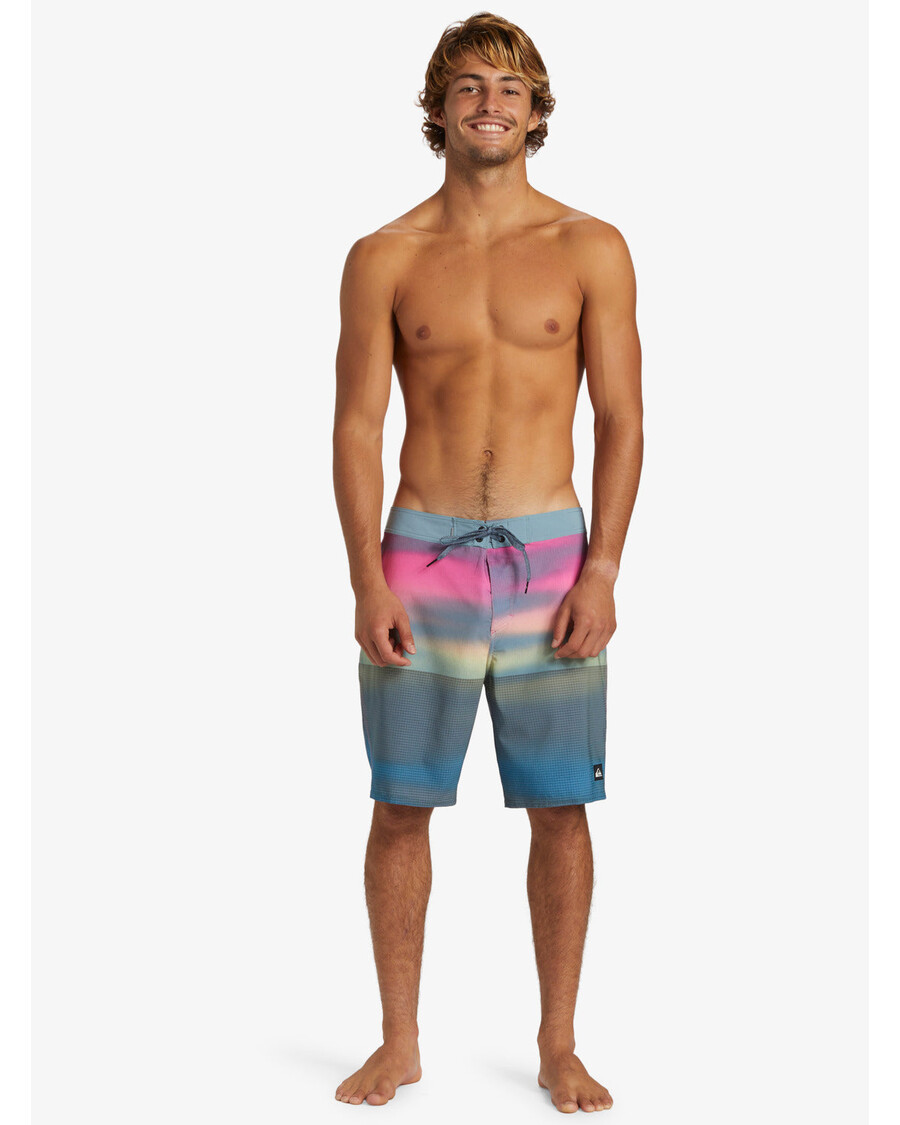 クイックシルバー ハイライン ストレートレッグ 19 インチ ボードショーツ - プリズム ピンク