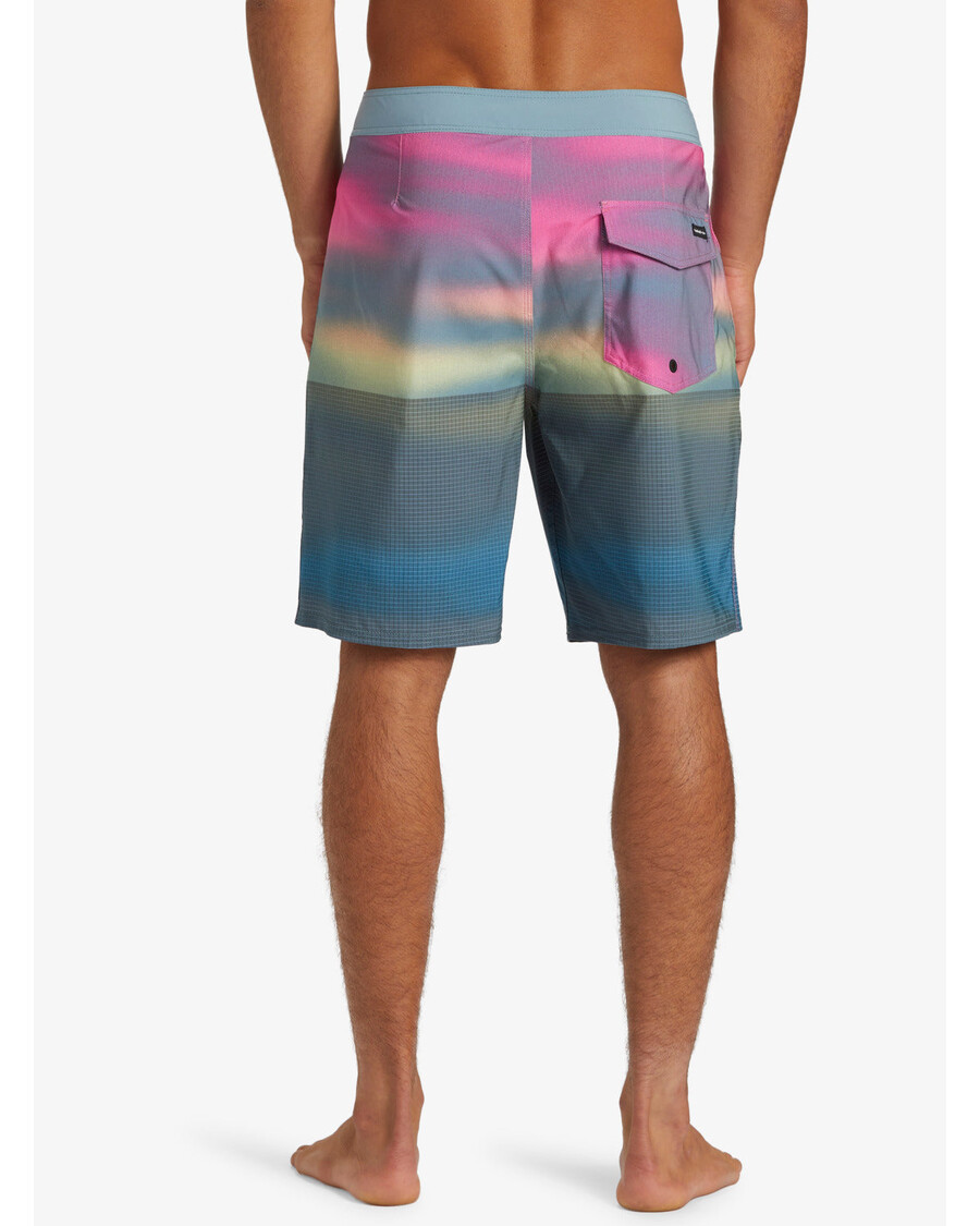 クイックシルバー ハイライン ストレートレッグ 19 インチ ボードショーツ - プリズム ピンク