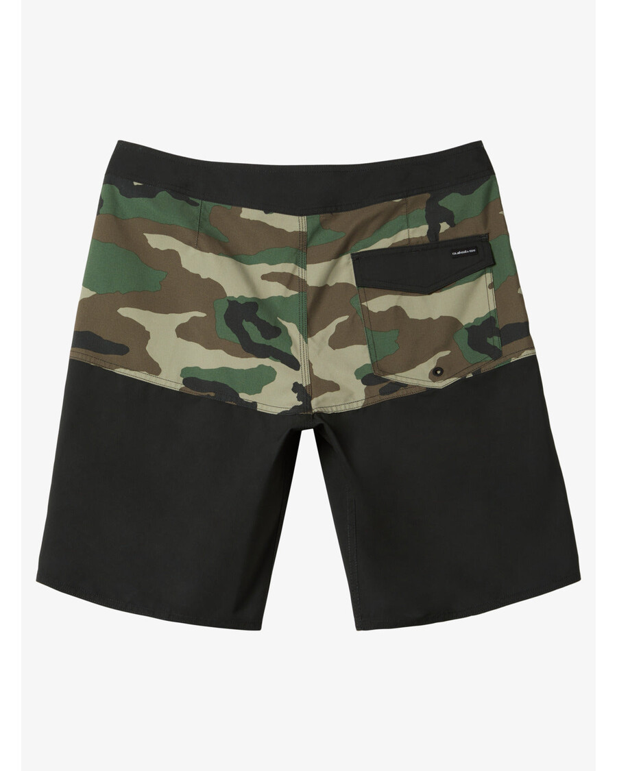 クイックシルバー デイリー ディビジョン 20 インチ ボードショーツ - ブラック