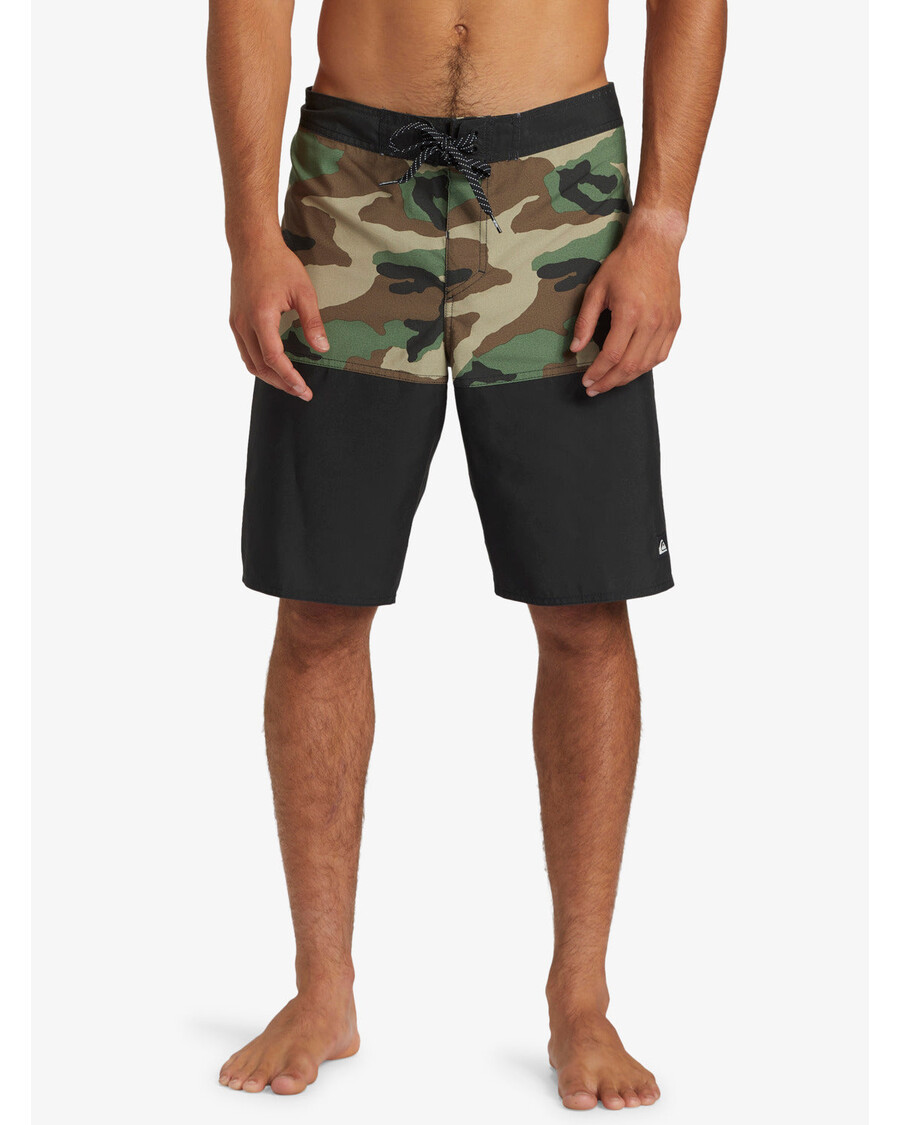 クイックシルバー デイリー ディビジョン 20 インチ ボードショーツ - ブラック