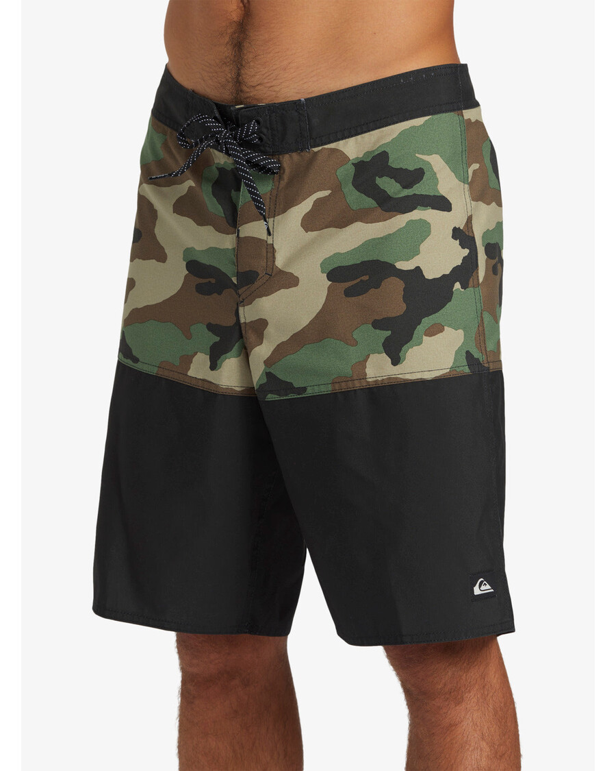 クイックシルバー デイリー ディビジョン 20 インチ ボードショーツ - ブラック