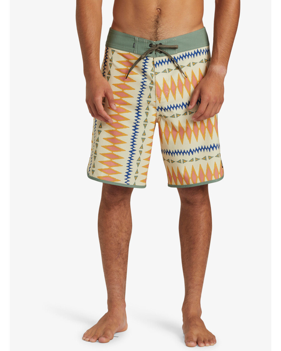 Quik Silver Surfsilk Scallop 19" Boardshorts - Oyster White