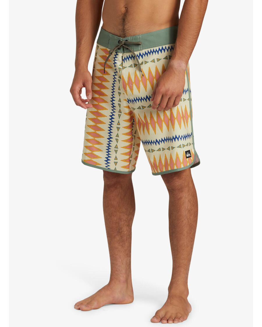 Quik Silver Surfsilk Scallop 19" Boardshorts - Oyster White