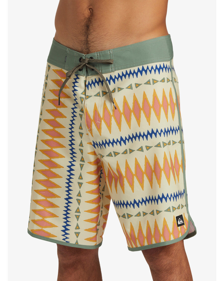 Quik Silver Surfsilk Scallop 19" Boardshorts - Oyster White