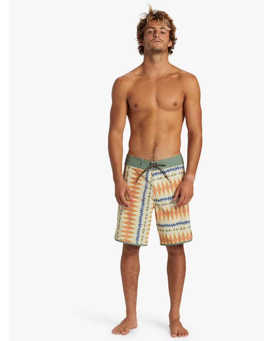 Quik Silver Surfsilk Scallop 19" Boardshorts - Oyster White