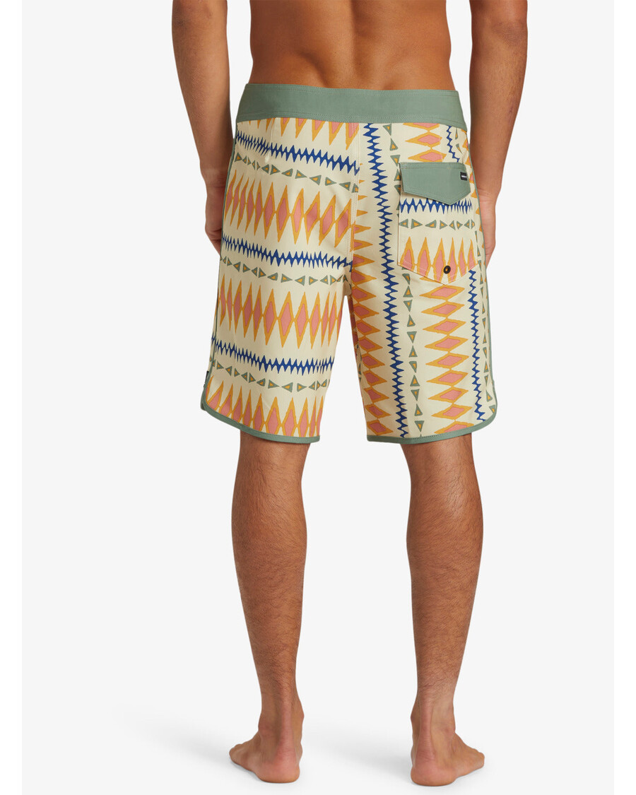 Quik Silver Surfsilk Scallop 19" Boardshorts - Oyster White