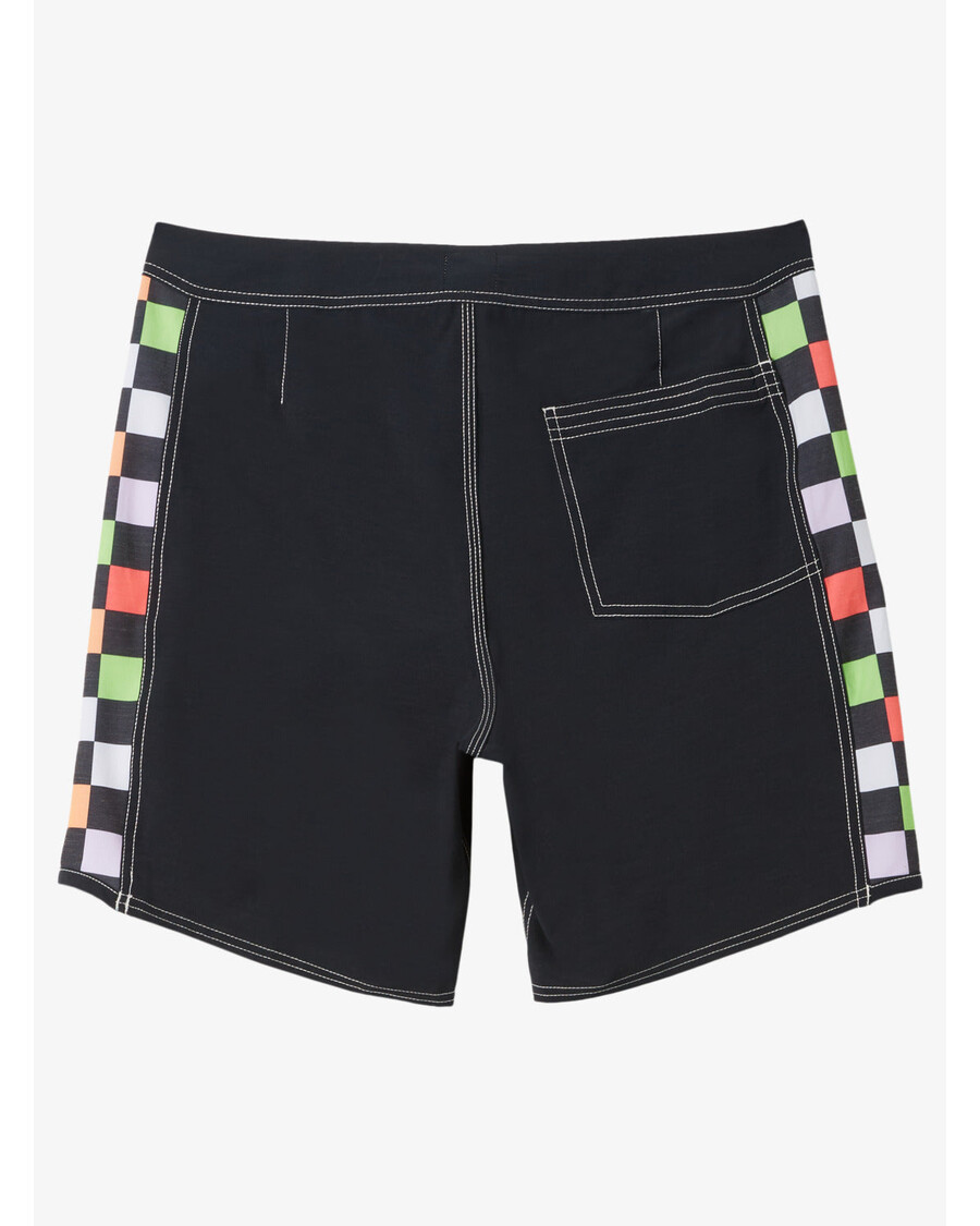 شورت كويك سيلفر الأصلي مقاس 18 بوصة - أسود