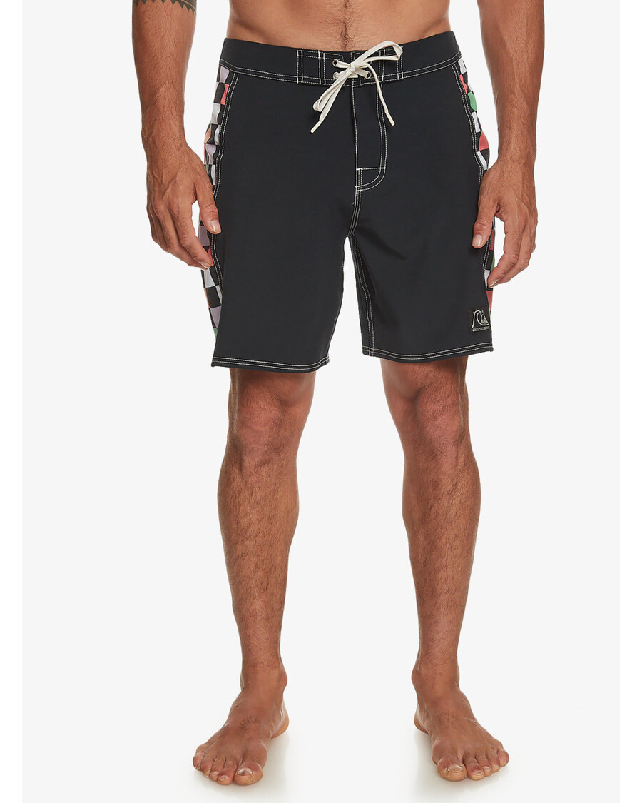 شورت كويك سيلفر الأصلي مقاس 18 بوصة - أسود