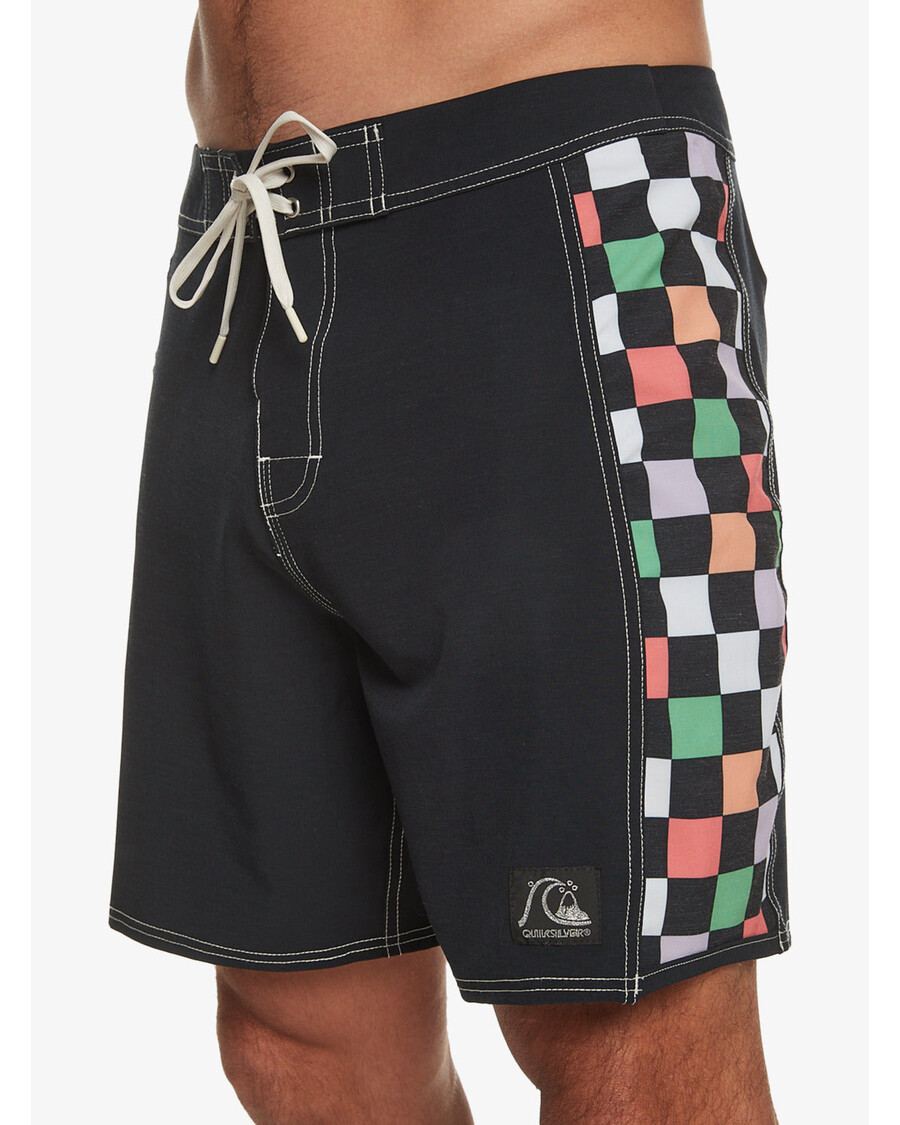 شورت كويك سيلفر الأصلي مقاس 18 بوصة - أسود