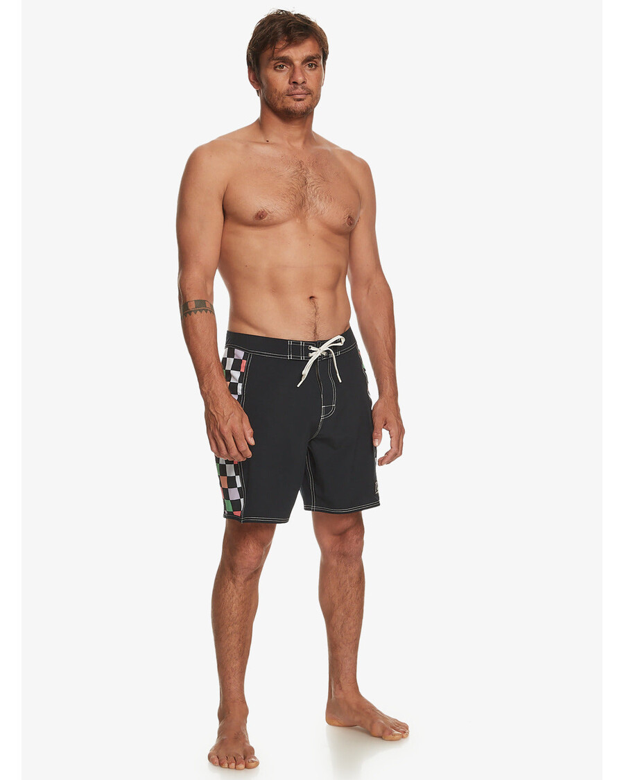 شورت كويك سيلفر الأصلي مقاس 18 بوصة - أسود