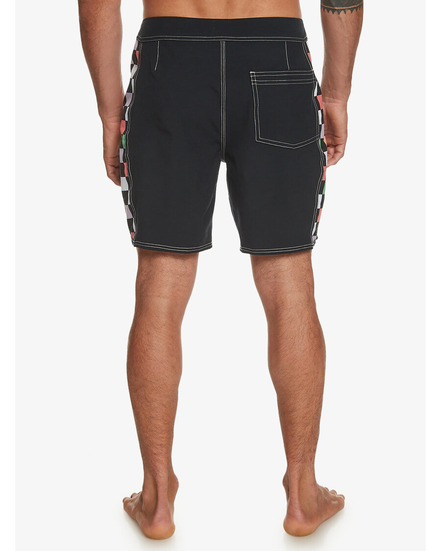 شورت كويك سيلفر الأصلي مقاس 18 بوصة - أسود