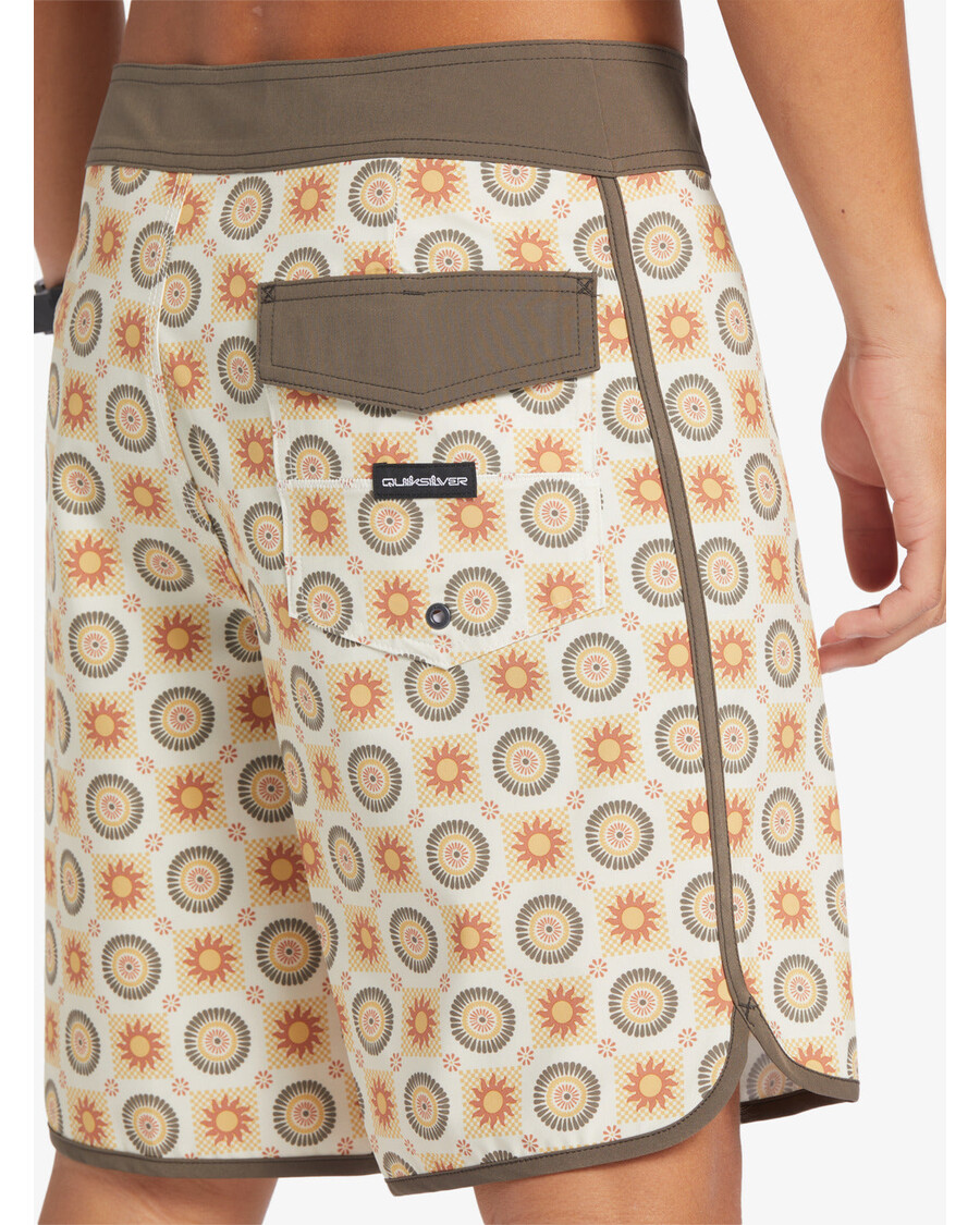 Quik Silver Surfsilk Scallop 19" Boardshorts - Birch