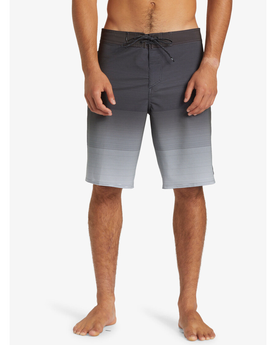 Quik Silver Surfsilk Massive 20" Boardshorts - Black