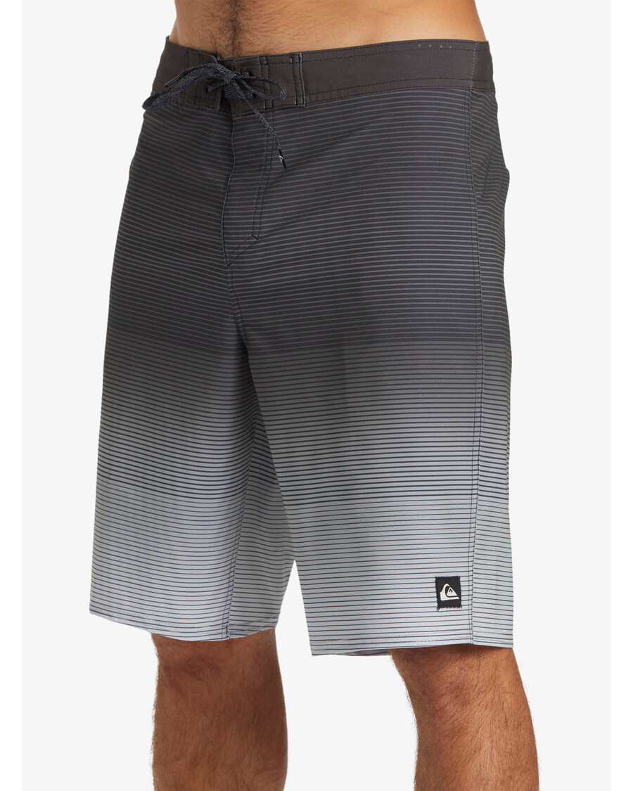 Quik Silver Surfsilk Massive 20" Boardshorts - Black