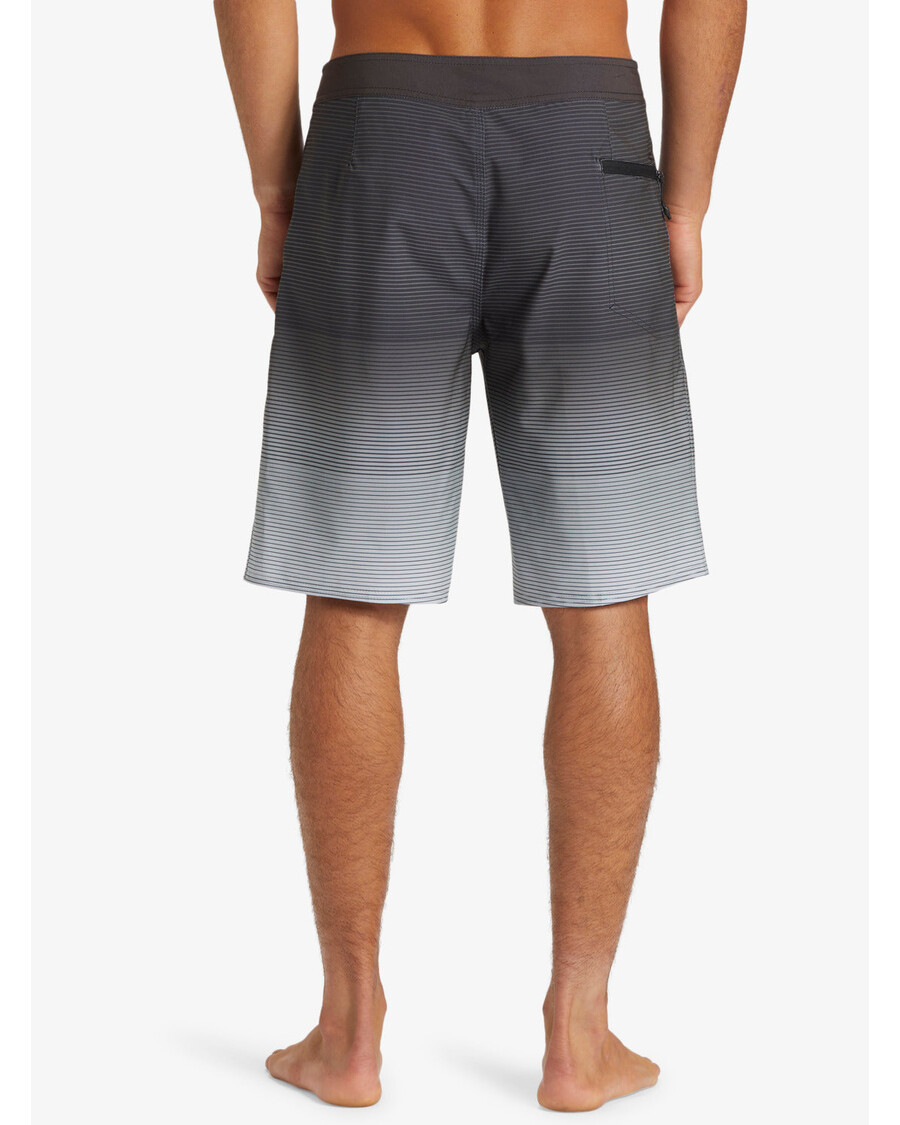 Quik Silver Surfsilk Massive 20" Boardshorts - Black