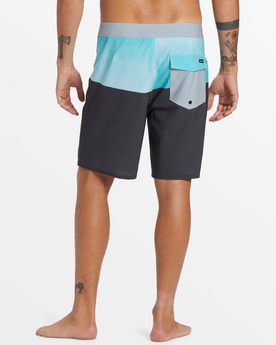 Quiksilver Highline Straight Leg 19" Boardshorts - Capri