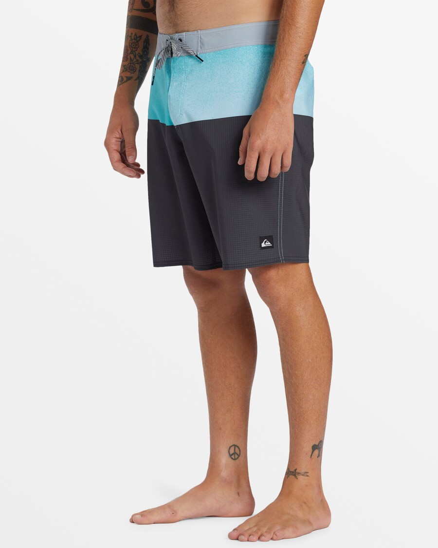 Quiksilver Highline Straight Leg 19" Boardshorts - Capri