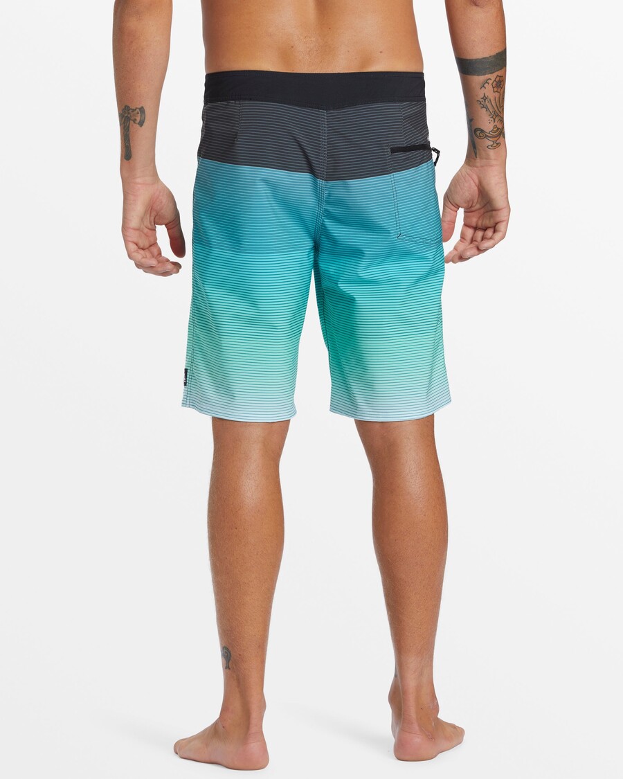 Quiksilver Surfsilk Masyvūs 20 Colių šortai - Larkspur