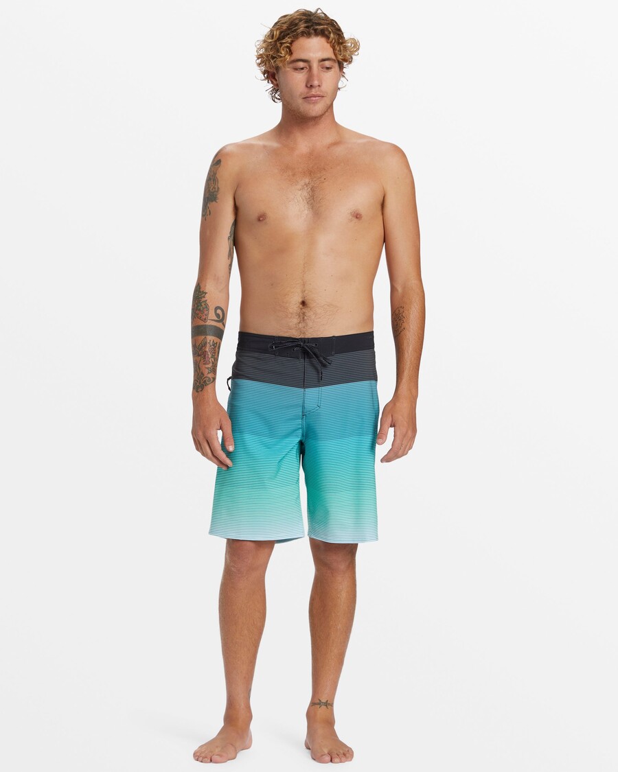 Quiksilver Surfsilk Masyvūs 20 Colių šortai - Larkspur